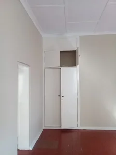 One bedroom cottage with separate living room to rent in Houghton Estate