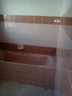 One bedroom cottage with separate living room to rent in Houghton Estate