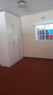 Big bedroom to rent in Savoy Estate