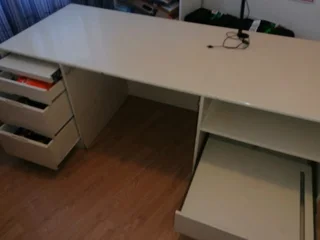 Desk - Ad posted by Taryn-lee Coraizin