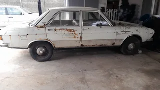 Audi 100GL/1.9L/4 speed manual/1976 model standard R80 000neg