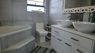 Townhouse - Ad posted by Sandra Coertze