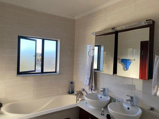 URGENT: Stunning Fairly Spacious 2 Bed 2 Bath Available Immediately.