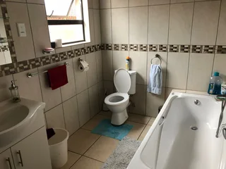 Pet Friendly Freestanding 3 Bed 2 Bath House In A No Load Shedding Zone In Edenvale
