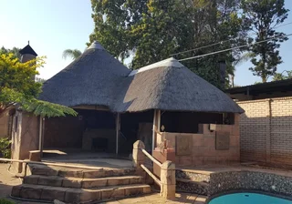 Thatch  roofs and removals
