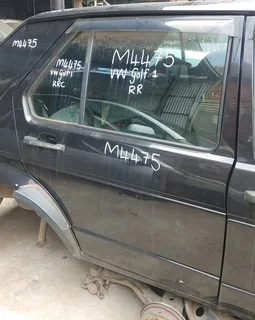 VW Golf. 1 Right rear door