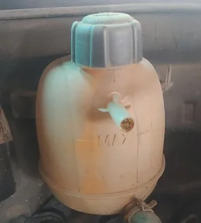 Renault Clio ll window washer bottle