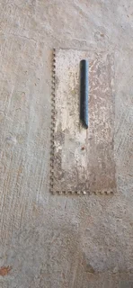 Notched trowel