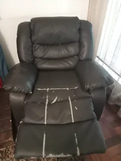 Price reduced to R5000 Lounge suite