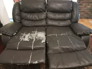 Price reduced to R5000 Lounge suite