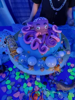 Birthday cakes, weddings, party treats