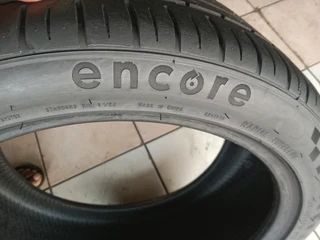 1x 245/40/18 run flat very good second hand tyre