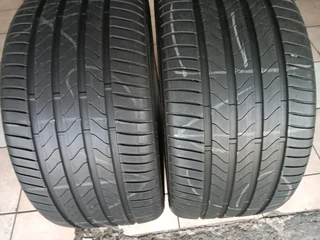 Bridgestone 295/35/21 Bridgestone tyres fairly used Tyres