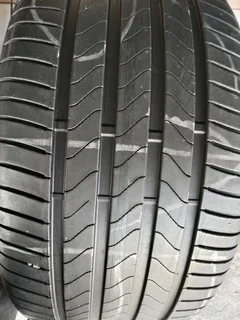 Bridgestone 295/35/21 Bridgestone tyres fairly used Tyres