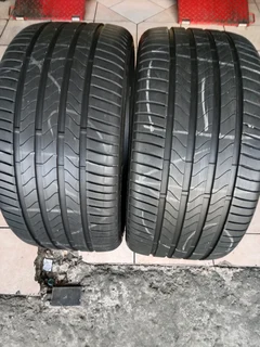 Bridgestone 295/35/21 Bridgestone tyres fairly used Tyres