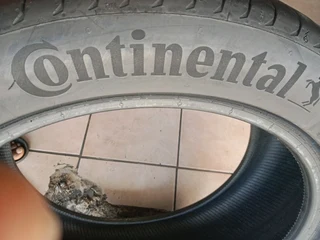 2x 245/45/19 normal continentals premiumcontact6