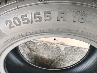 4x 205/55/16 normal continentals Tyres 85% thread