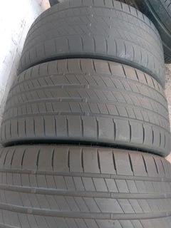 Bridgestone Tyres 235/35/19 fairly used Tyres excellent condition