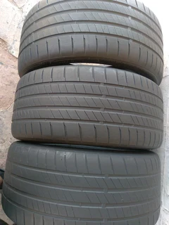 Bridgestone Tyres 235/35/19 fairly used Tyres excellent condition