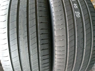 2x 255/45/20 normal Michelins Tyres 85%tread excellent condition