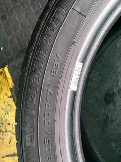 2x 205/50/17 normal Goodyear Tyres 89%thread excellent conditions