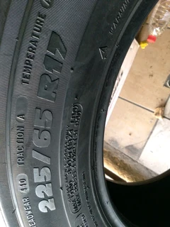 2x 225/65/17 for SUV CARS Michelins Tyres 85%tread excellent conditions