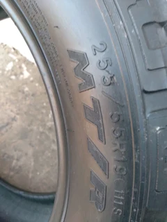1x 255/55/19 goodyear tyre fairly used 89%thread excellent condition