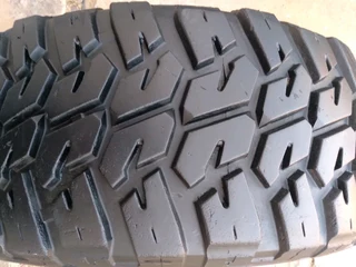 1x 255/55/19 goodyear tyre fairly used 89%thread excellent condition