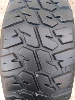 1x 255/55/19 goodyear tyre fairly used 89%thread excellent condition