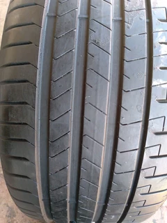 1x285/30/21 pirelli tyre 89%thread excellent condition