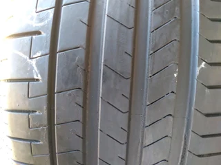 1x285/30/21 pirelli tyre 89%thread excellent condition