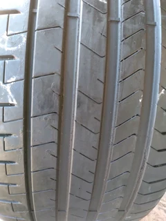 1x285/30/21 pirelli tyre 89%thread excellent condition