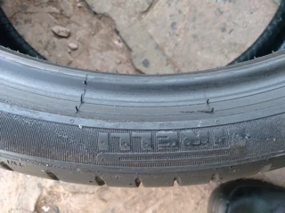 1x285/30/21 pirelli tyre 89%thread excellent condition
