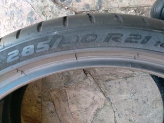 1x285/30/21 pirelli tyre 89%thread excellent condition