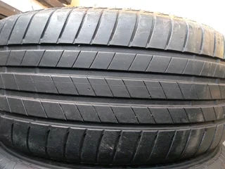 2x 225/50/17 run flat Bridgestone Tyres very good conditions
