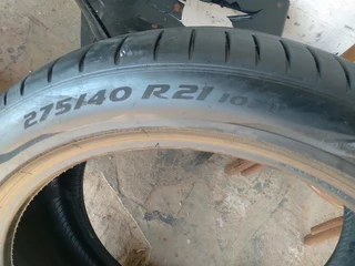 2x 275/40/21 run flat pirellis Tyres 89%thread excellent conditions