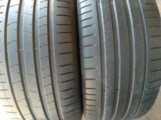 2x 275/40/21 run flat pirellis Tyres 89%thread excellent conditions