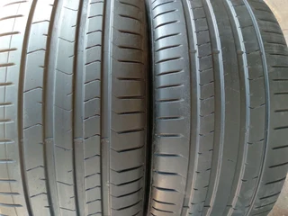 2x 275/40/21 run flat pirellis Tyres 89%thread excellent conditions