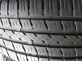 2x 225/60/17 89%thread excellent conditions call or whatsapp (0736160110)