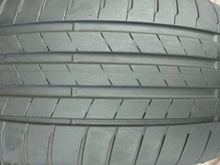 1x 225/45/18 run flat Bridgestone turanza very good condition call or whatsapp 0736160110