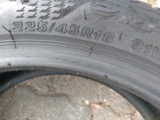 1x 225/45/18 run flat Bridgestone turanza very good condition call or whatsapp 0736160110