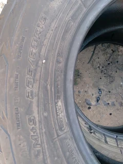 285/60/18 Cooper discovery very good second hands Tyres call or whatsapp 0736160110