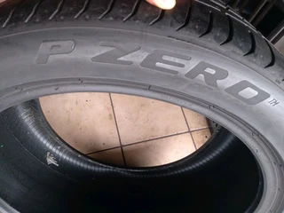 2x 315/35/21 normal pirellis Tyres90% thread