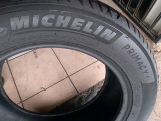2x 235/55/17 michelins primacy4