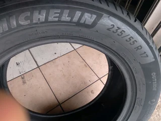 2x 235/55/17 michelins primacy4