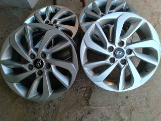 Set of origenal Rims 17inches for Hyundai very good conditions