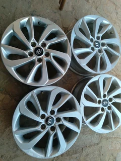 Set of origenal Rims 17inches for Hyundai very good conditions