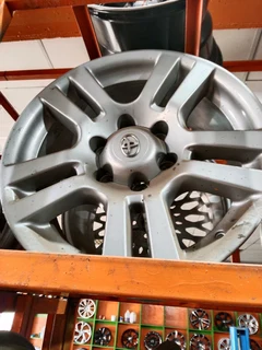 Set of original mag rims for tayota hilux 18inches