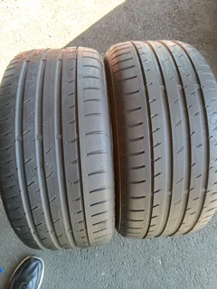 2x 245/40/17 normal continentals Tyres 85% tread