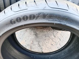 4x 235/40/18 Goodyear Eagle F1 85% tread